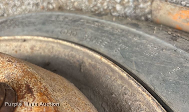 image for item NO9720 1999 International 4700 flatbed truck