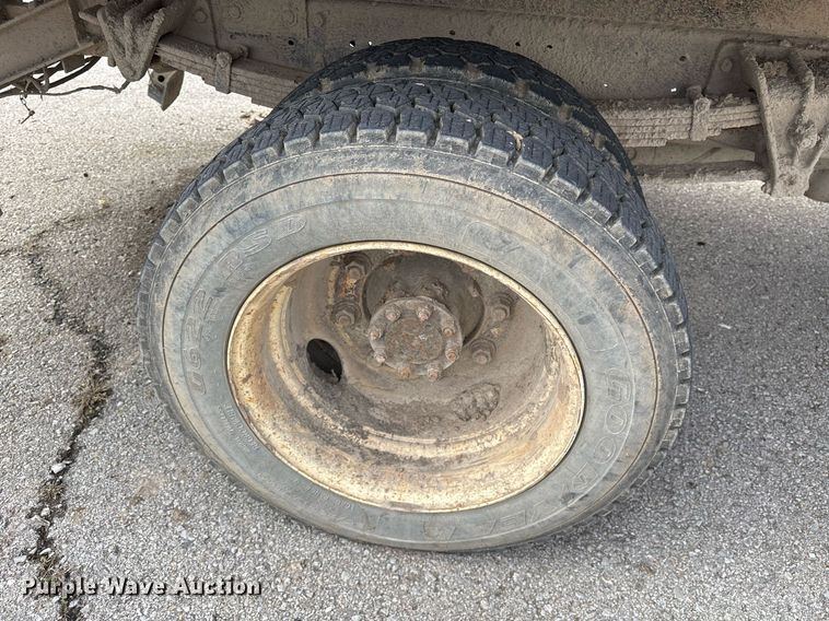 image for item NO9720 1999 International 4700 flatbed truck