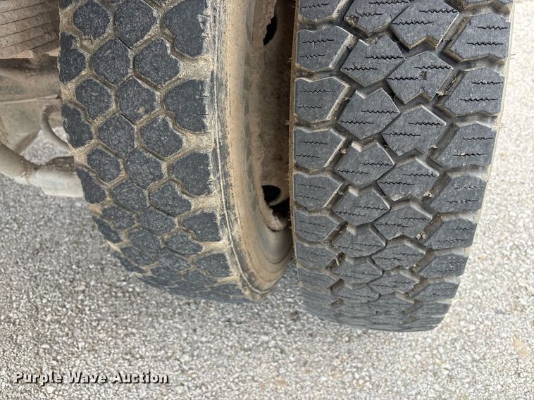 image for item NO9720 1999 International 4700 flatbed truck