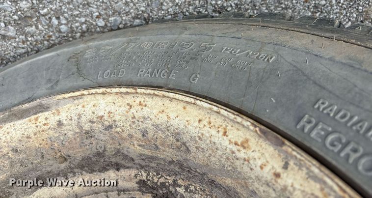 image for item NO9720 1999 International 4700 flatbed truck