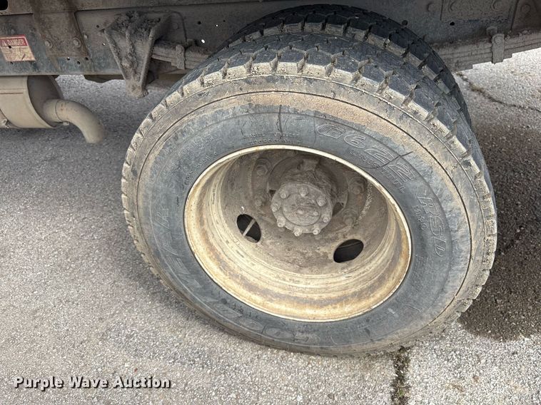 image for item NO9720 1999 International 4700 flatbed truck