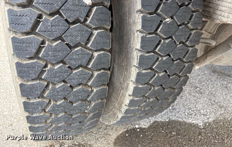 image for item NO9720 1999 International 4700 flatbed truck