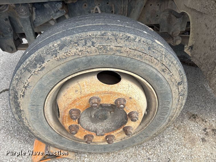 image for item NO9720 1999 International 4700 flatbed truck