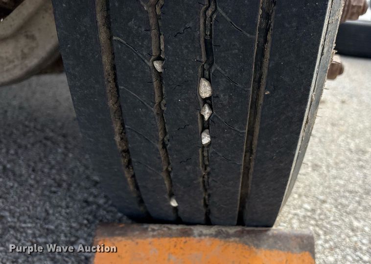 image for item NO9720 1999 International 4700 flatbed truck