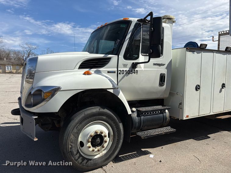 image for item NO9721 2010 International 7400 utility / service truck