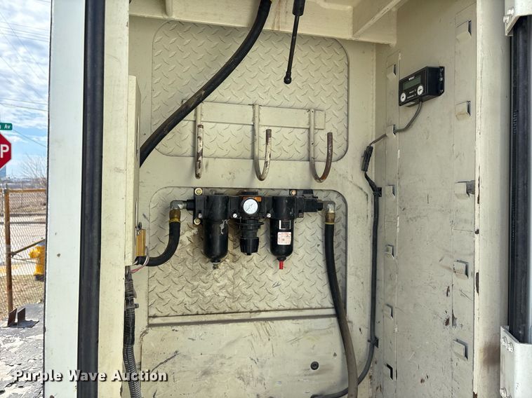 image for item NO9721 2010 International 7400 utility / service truck