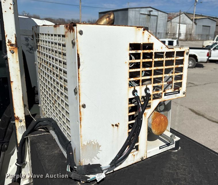 image for item NO9721 2010 International 7400 utility / service truck