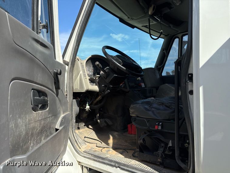 image for item NO9721 2010 International 7400 utility / service truck