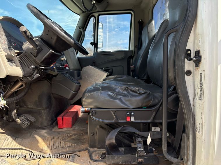 image for item NO9721 2010 International 7400 utility / service truck