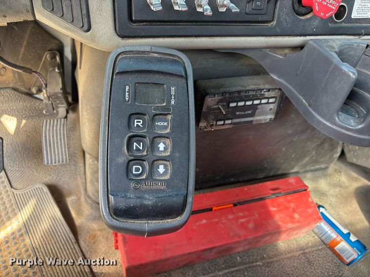 image for item NO9721 2010 International 7400 utility / service truck