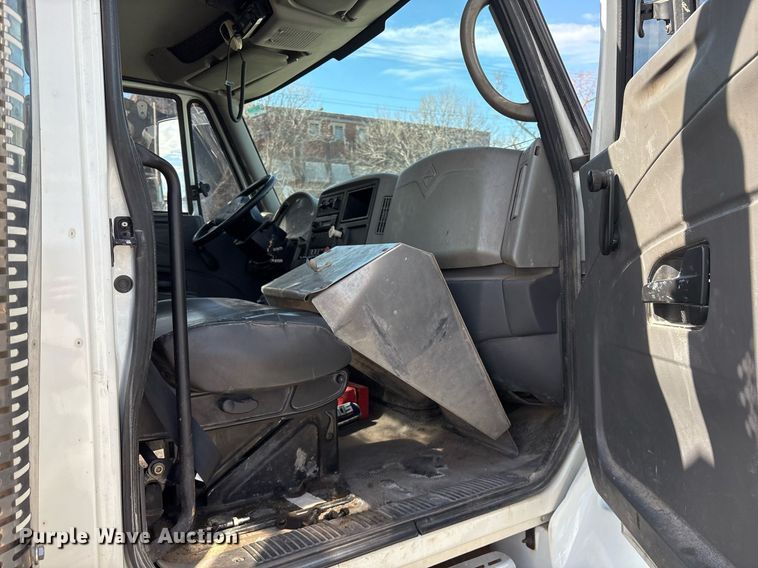 image for item NO9721 2010 International 7400 utility / service truck