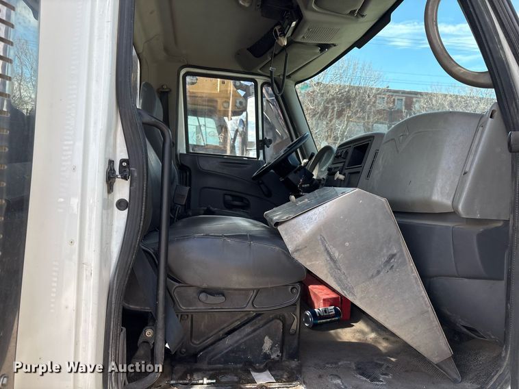 image for item NO9721 2010 International 7400 utility / service truck