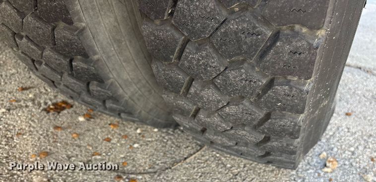 image for item NO9721 2010 International 7400 utility / service truck