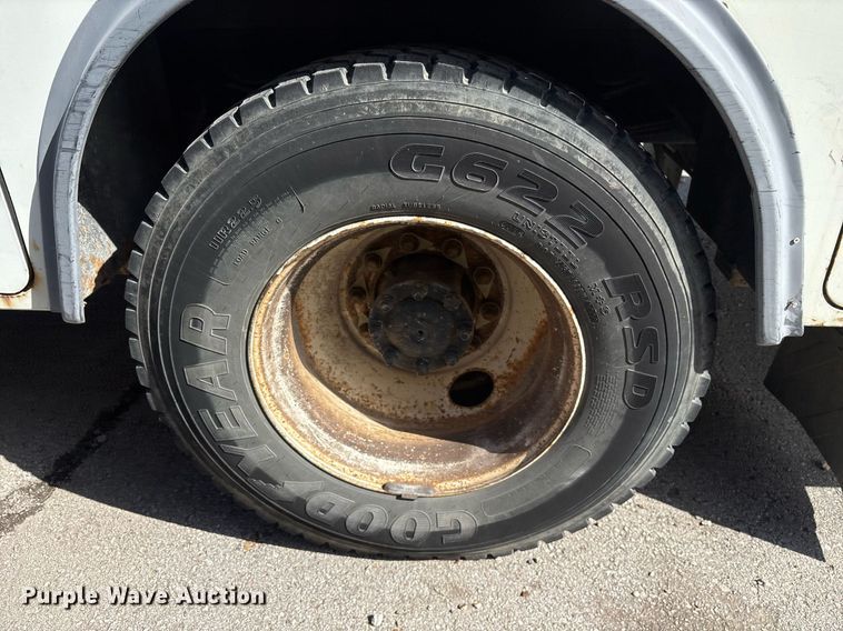 image for item NO9721 2010 International 7400 utility / service truck