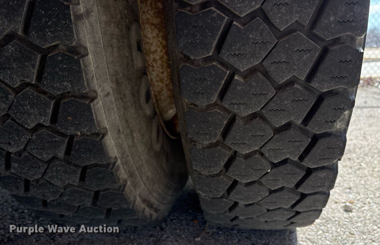 image for item NO9721 2010 International 7400 utility / service truck