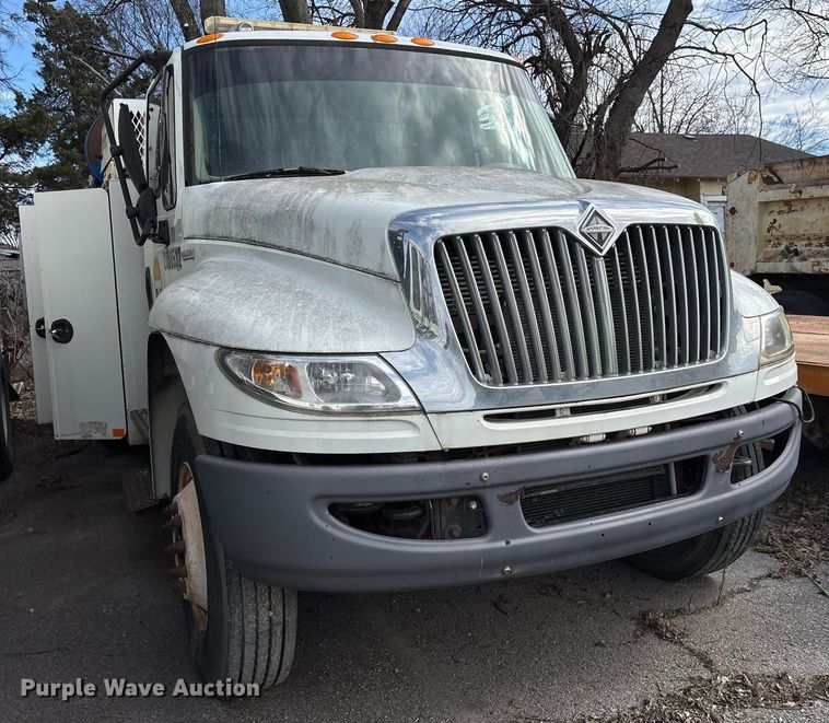 image for item NO9726 2008 International 7400 utility / service truck