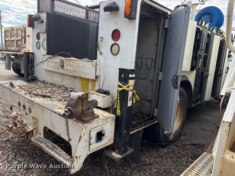 image for item NO9726 2008 International 7400 utility / service truck