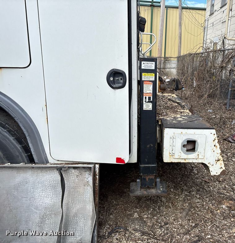 image for item NO9726 2008 International 7400 utility / service truck