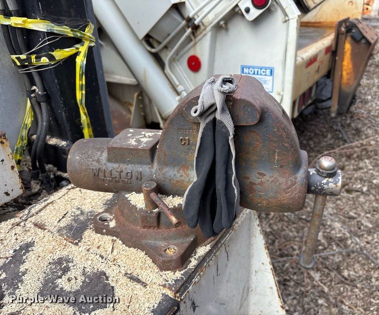 image for item NO9726 2008 International 7400 utility / service truck