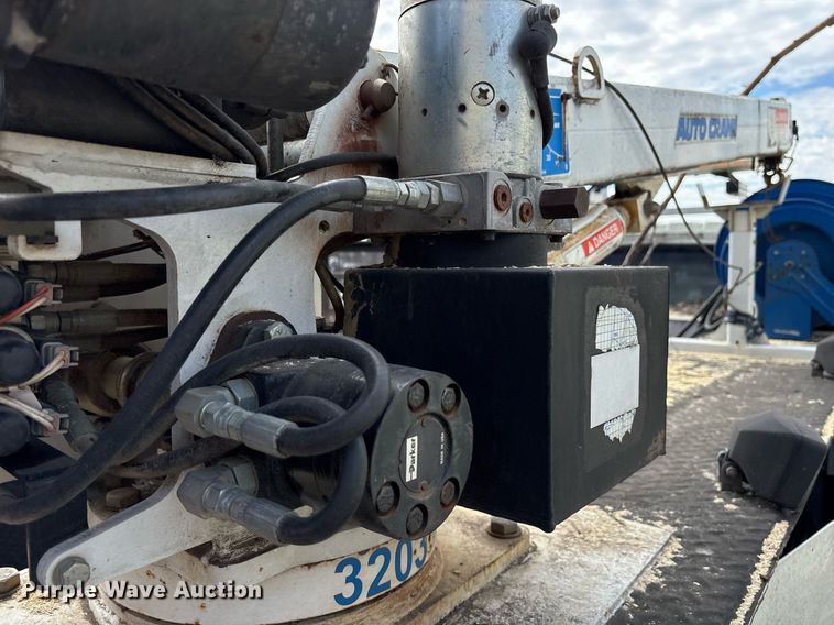 image for item NO9726 2008 International 7400 utility / service truck