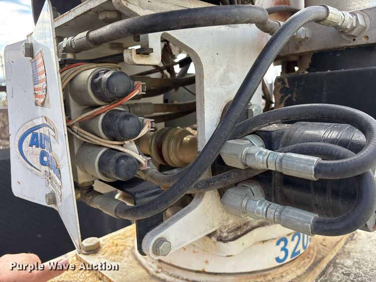 image for item NO9726 2008 International 7400 utility / service truck