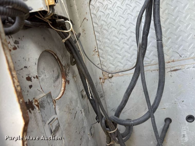 image for item NO9726 2008 International 7400 utility / service truck