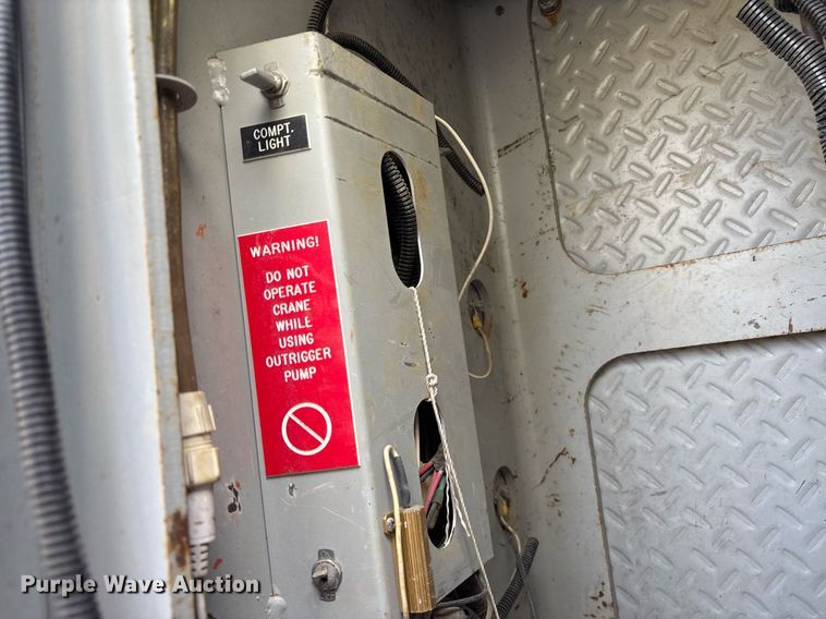 image for item NO9726 2008 International 7400 utility / service truck