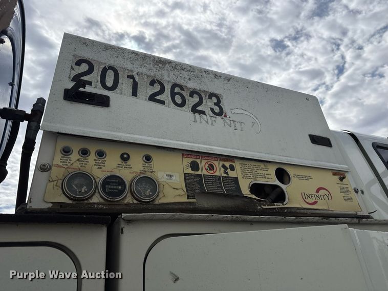 image for item NO9726 2008 International 7400 utility / service truck