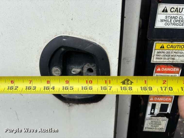 image for item NO9726 2008 International 7400 utility / service truck