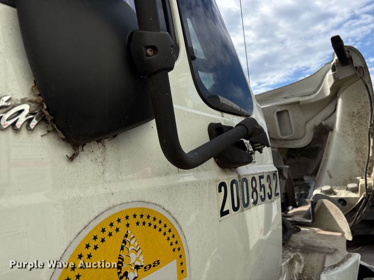 image for item NO9726 2008 International 7400 utility / service truck