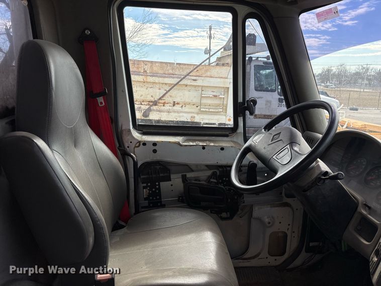 image for item NO9726 2008 International 7400 utility / service truck