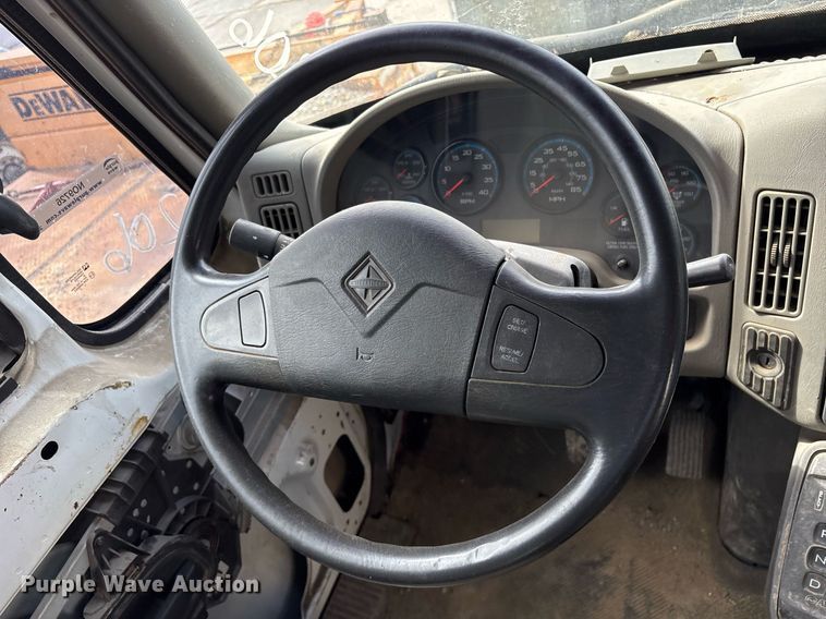 image for item NO9726 2008 International 7400 utility / service truck