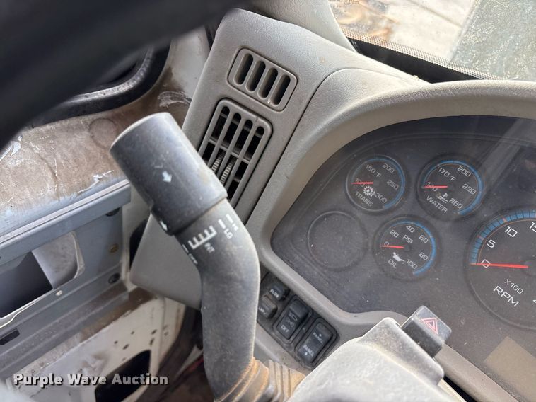 image for item NO9726 2008 International 7400 utility / service truck