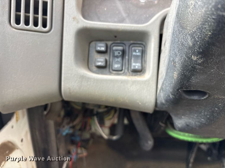 image for item NO9726 2008 International 7400 utility / service truck