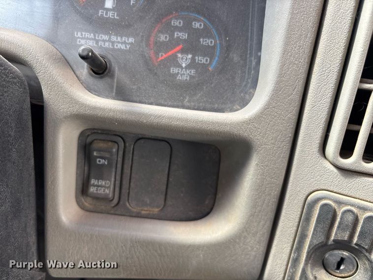 image for item NO9726 2008 International 7400 utility / service truck