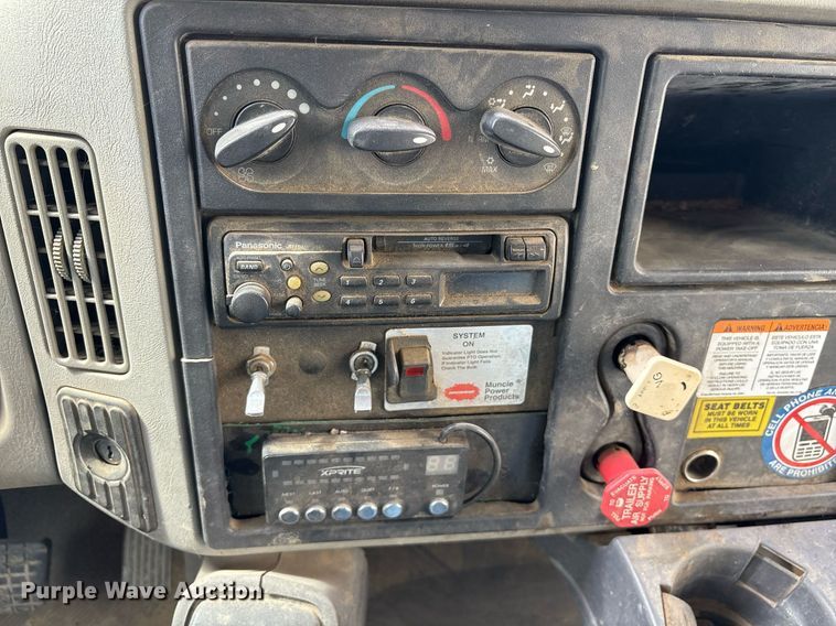 image for item NO9726 2008 International 7400 utility / service truck