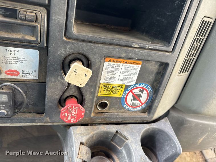 image for item NO9726 2008 International 7400 utility / service truck