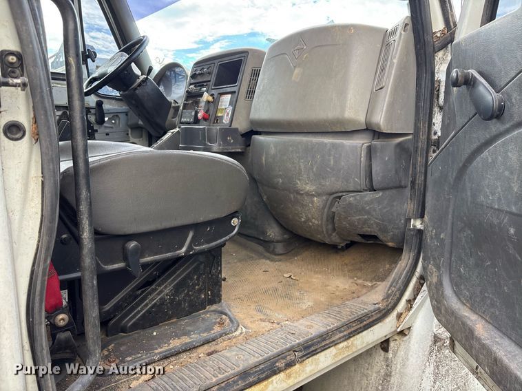 image for item NO9726 2008 International 7400 utility / service truck