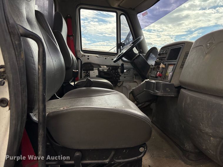 image for item NO9726 2008 International 7400 utility / service truck