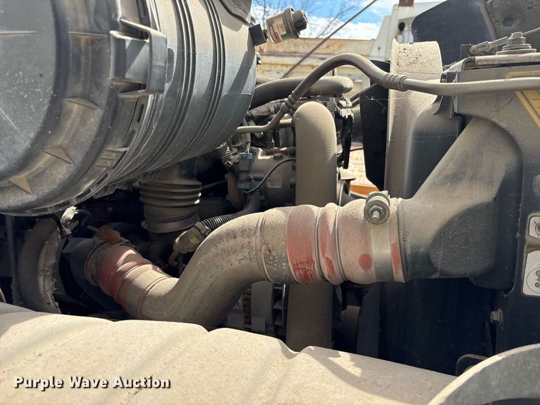 image for item NO9726 2008 International 7400 utility / service truck