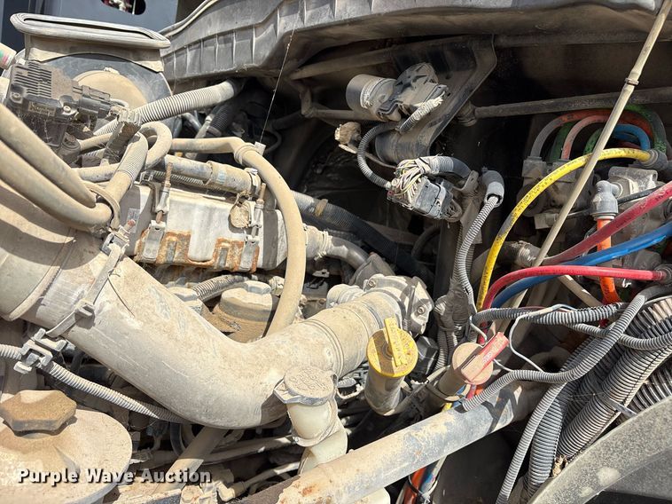 image for item NO9726 2008 International 7400 utility / service truck