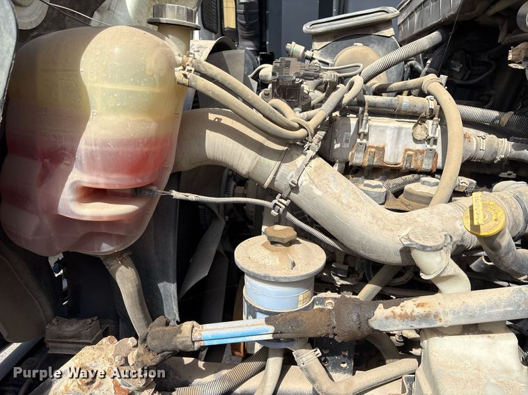 image for item NO9726 2008 International 7400 utility / service truck