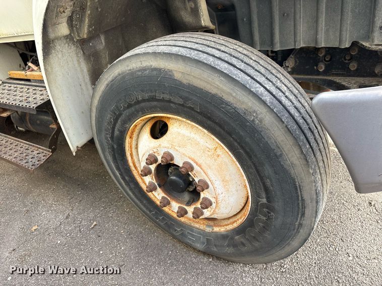 image for item NO9726 2008 International 7400 utility / service truck