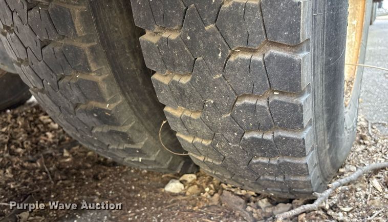 image for item NO9726 2008 International 7400 utility / service truck