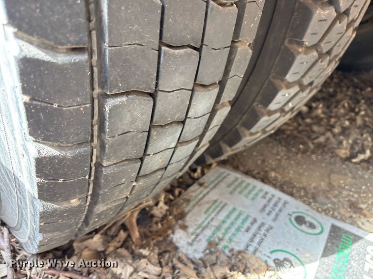 image for item NO9726 2008 International 7400 utility / service truck