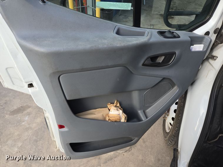 image for item NQ9191 2018 Ford Transit 350 shuttle bus