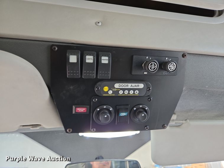 image for item NQ9191 2018 Ford Transit 350 shuttle bus