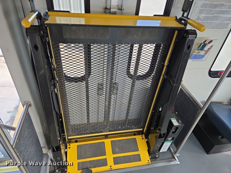 image for item NQ9191 2018 Ford Transit 350 shuttle bus