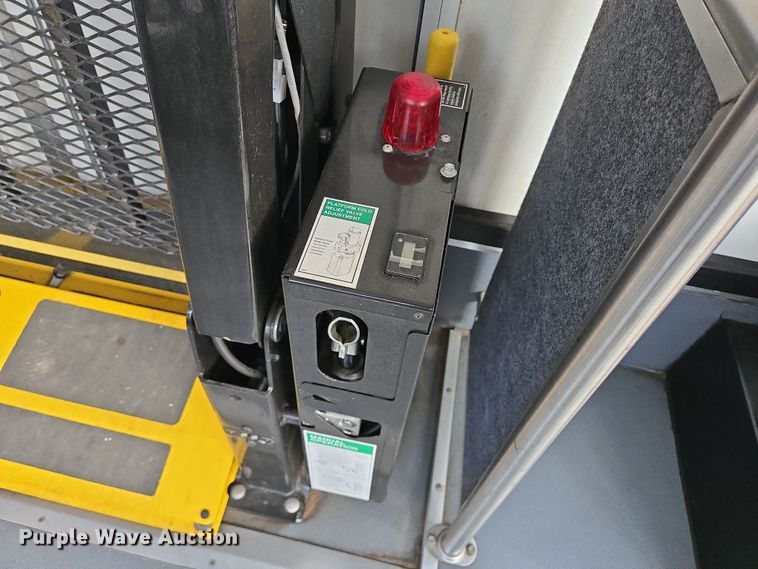 image for item NQ9191 2018 Ford Transit 350 shuttle bus