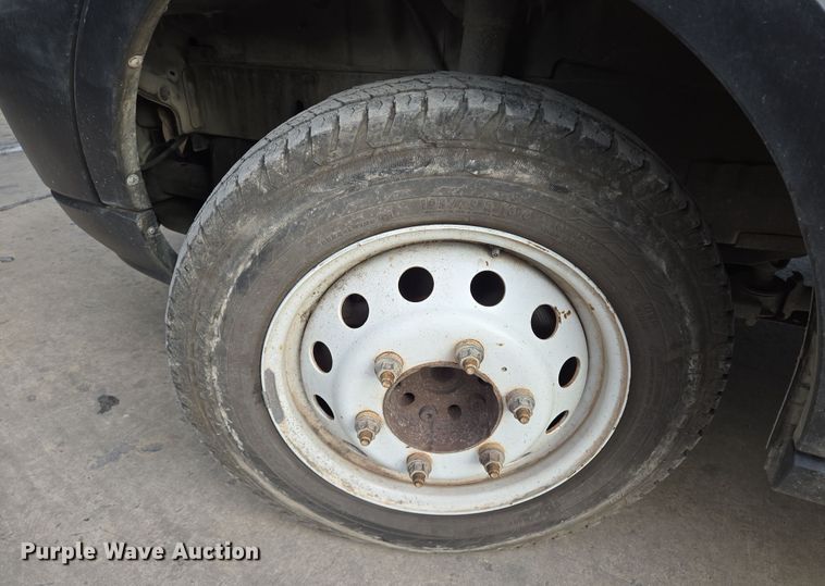 image for item NQ9191 2018 Ford Transit 350 shuttle bus